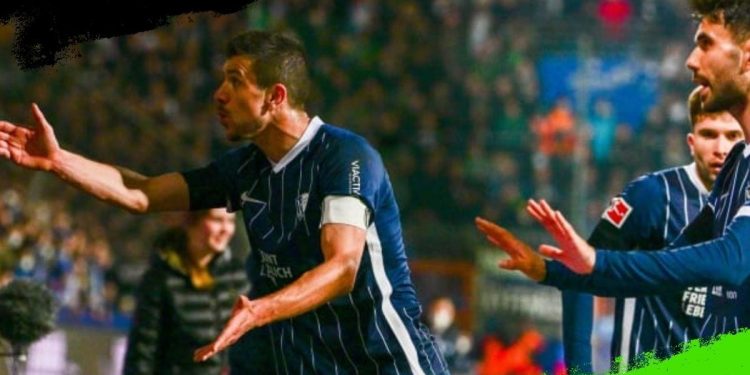 Bochum v Gladbach: guardalinee colpito da un bicchiere e gara sospesa