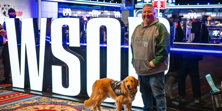 WSOP 2026: il cane che salva la vita al tavolo da poker, la straordinaria storia di Ben Ditsch e Chief